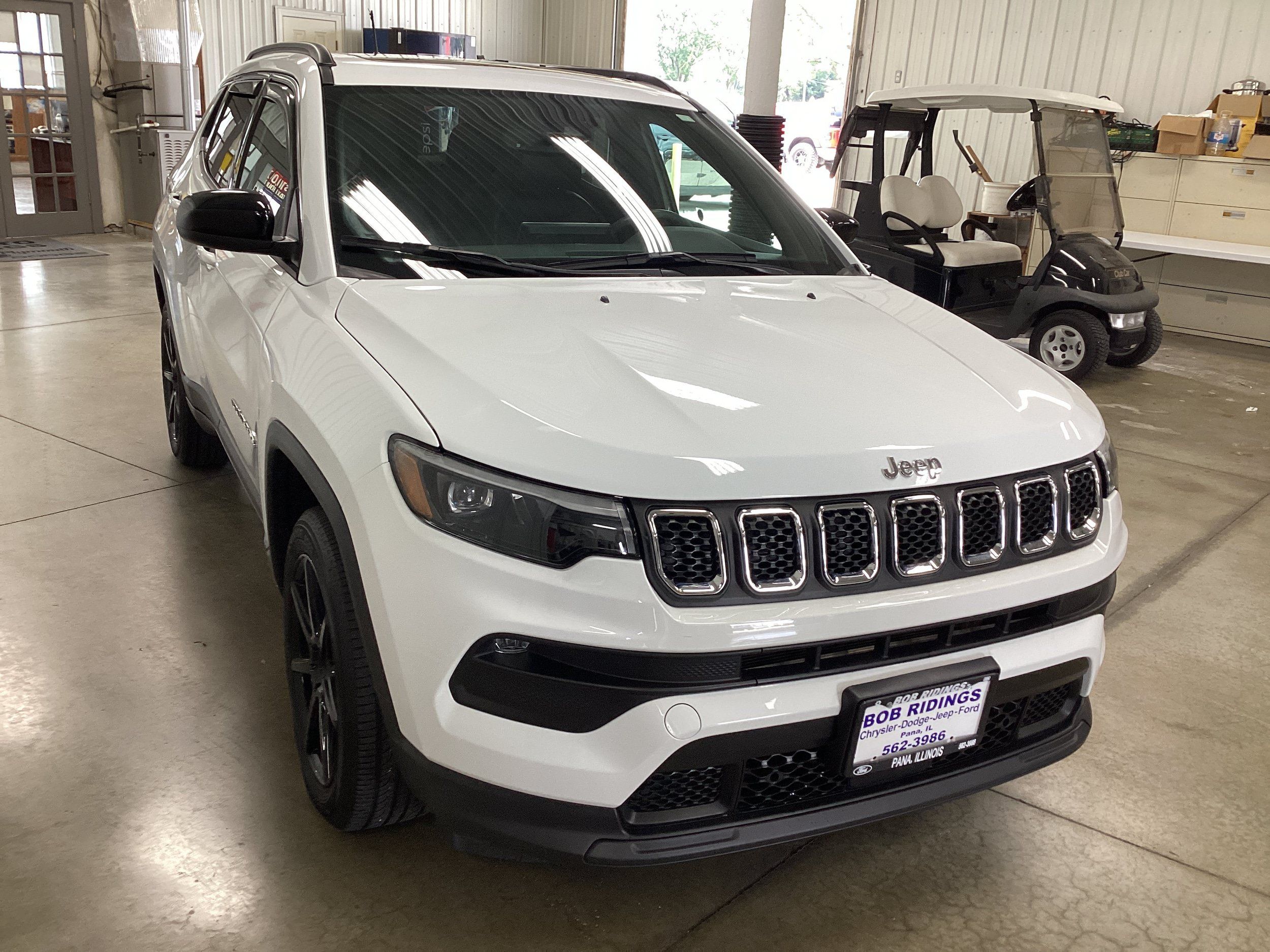 Used 2024 Jeep Compass Latitude w/ Sun and Sound Group AWD/4WD image 6