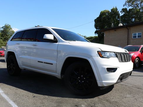 Used 2019 Jeep Grand Cherokee Altitude AWD/4WD image 6