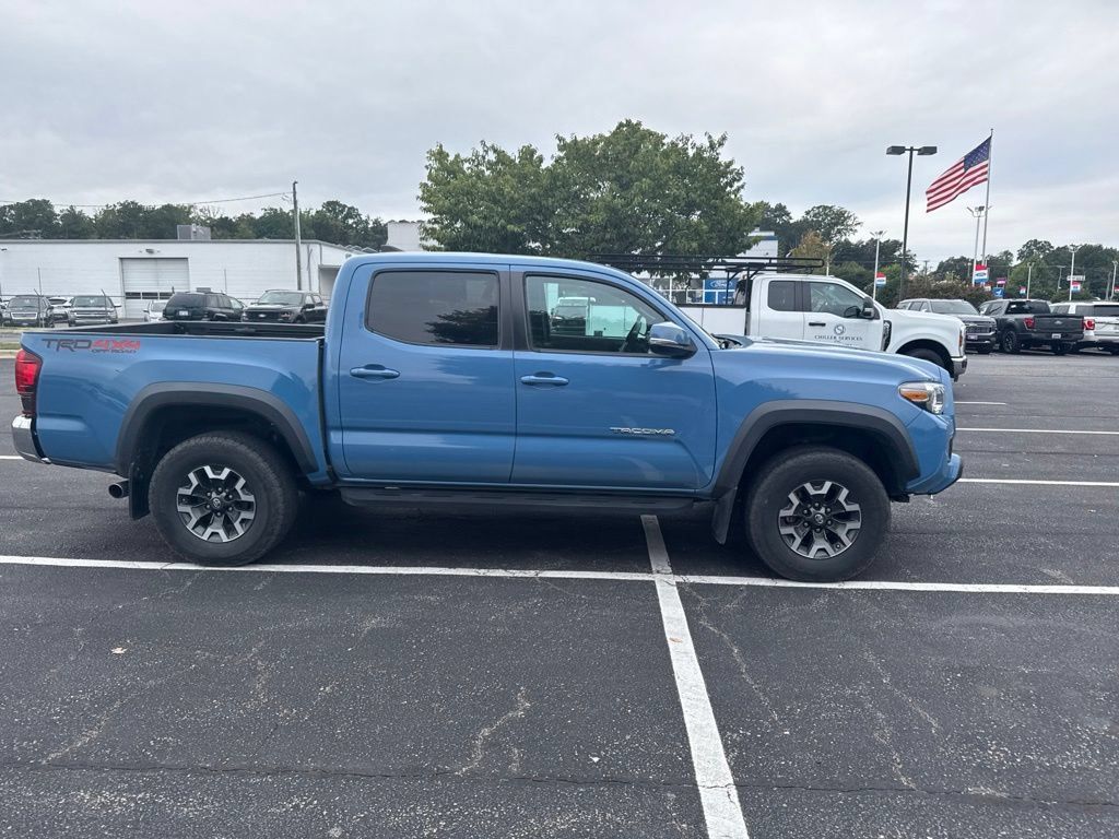 Used 2019 Toyota Tacoma TRD Off-Road AWD/4WD image 5