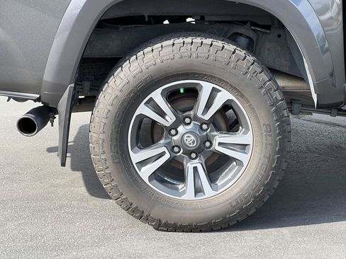 Used 2019 Toyota Tacoma TRD Sport w/ Technology Package AWD/4WD image 15