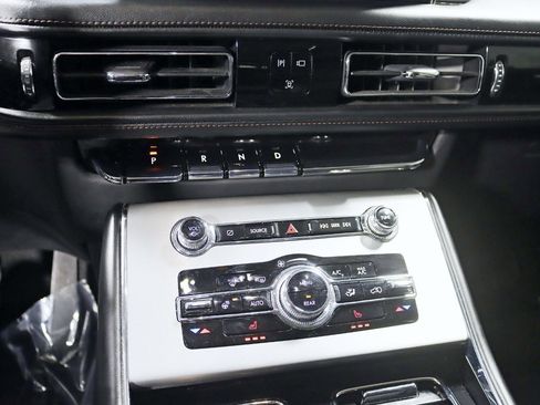 Used 2024 Lincoln Aviator AWD w/ Elements Package image 19