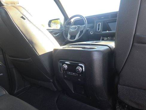 Used 2022 GMC Yukon XL Denali image 29