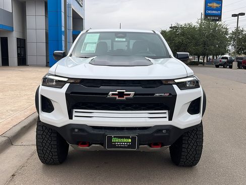 Used 2025 Chevrolet Colorado ZR2 w/ Technology Package image 2