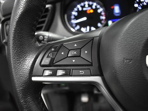 Used 2020 Nissan Rogue SV FWD image 25