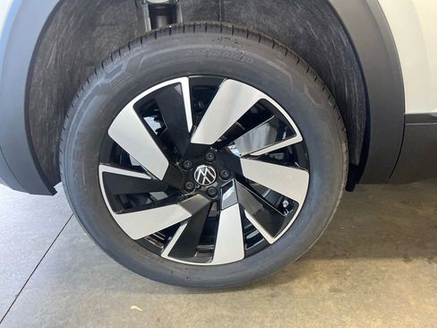 New 2026 Volkswagen Atlas Cross Sport SE image 29