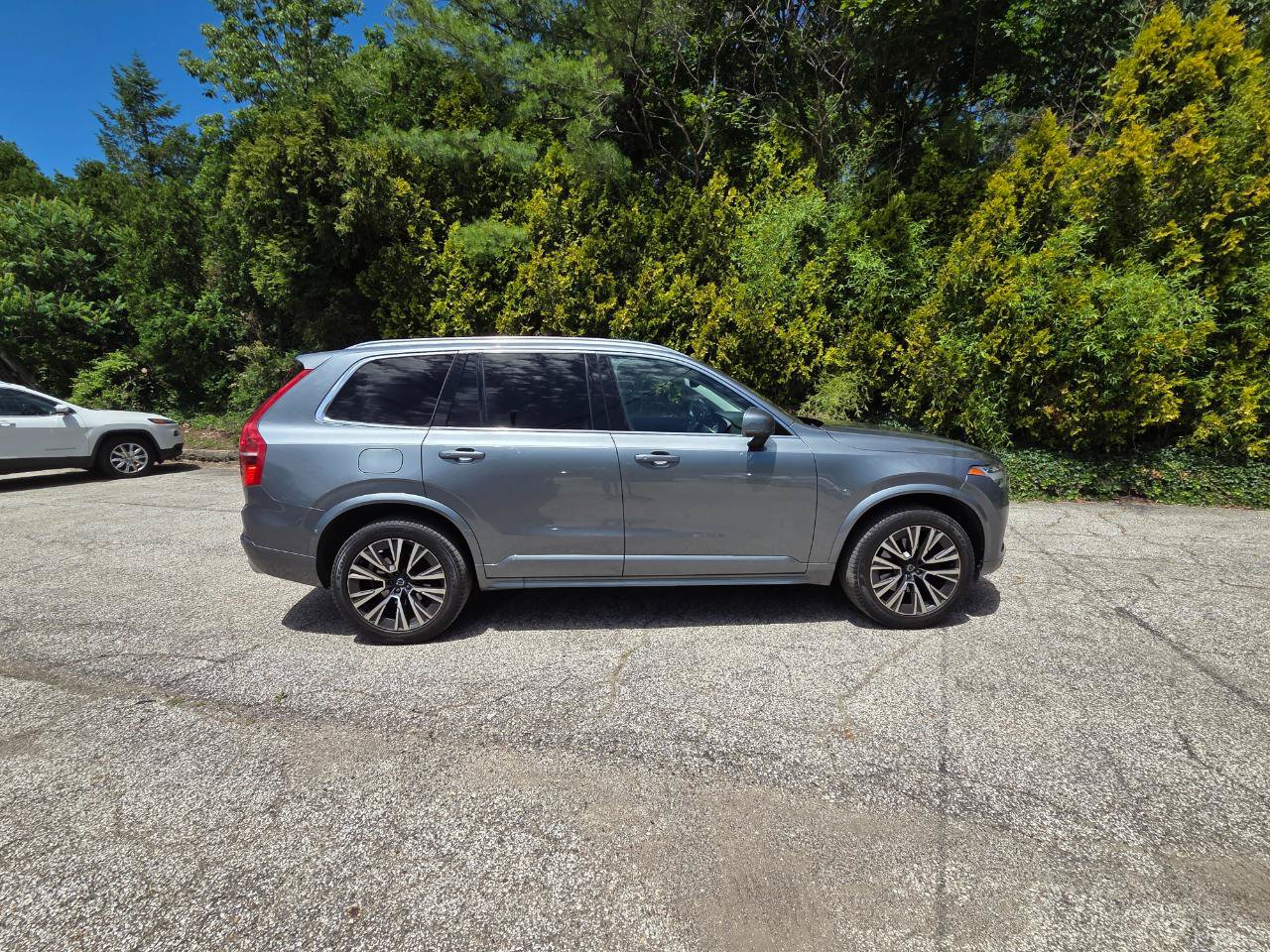 Used 2020 Volvo XC90 T5 Momentum w/ Protection Package Premier AWD/4WD image 7