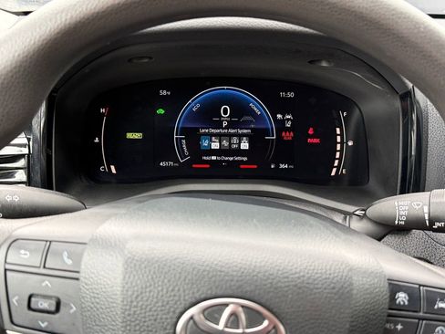 Used 2025 Toyota Camry LE w/ Convenience Package FWD image 31