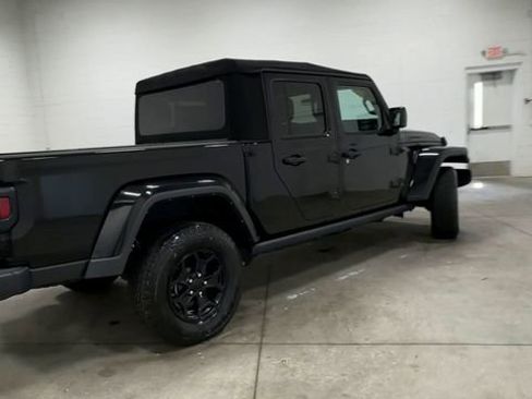 Used 2023 Jeep Gladiator Sport AWD/4WD image 3