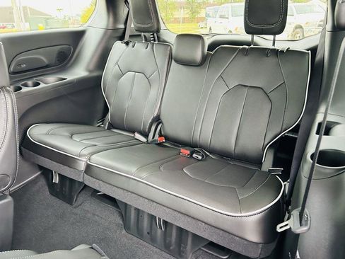 New 2026 Chrysler Pacifica Limited w/ S Appearance Package image 31