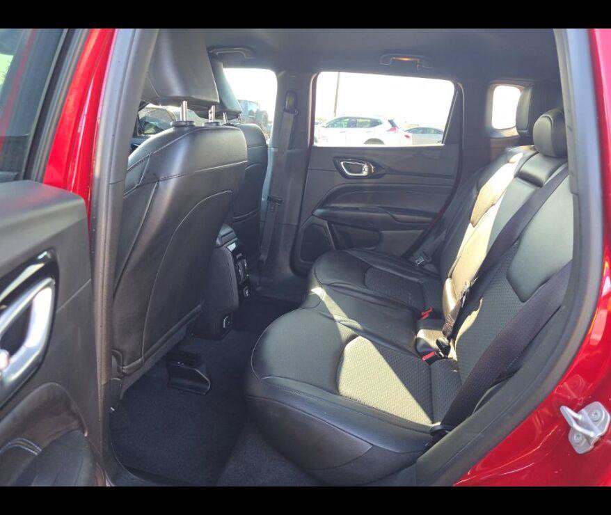 Used 2026 Jeep Compass Latitude AWD/4WD image 6