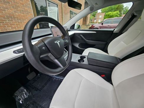 Used 2023 Tesla Model Y Long Range AWD/4WD image 38