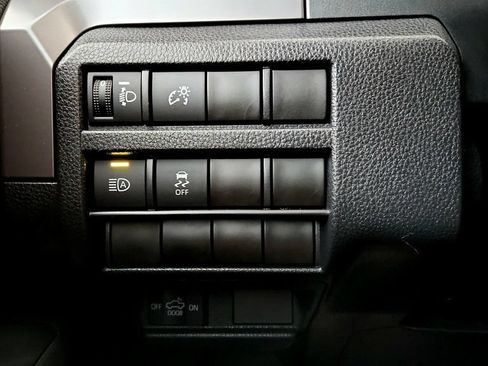 Certified 2024 Toyota Tacoma TRD Off-Road AWD/4WD image 31