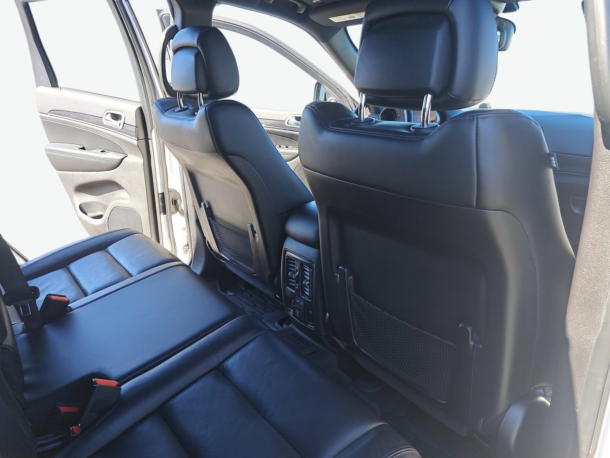 Used 2020 Jeep Grand Cherokee Limited w/ Premium Lighting Group AWD/4WD image 12