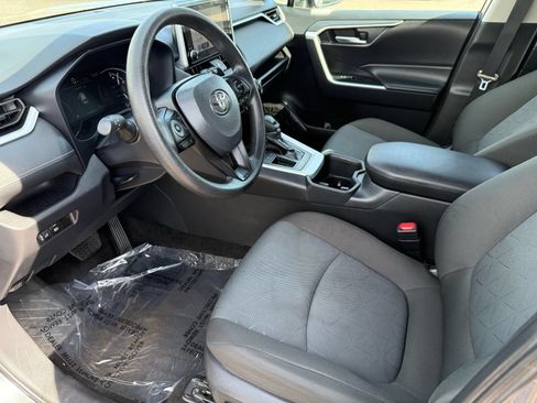 Used 2025 Toyota RAV4 XLE FWD image 12