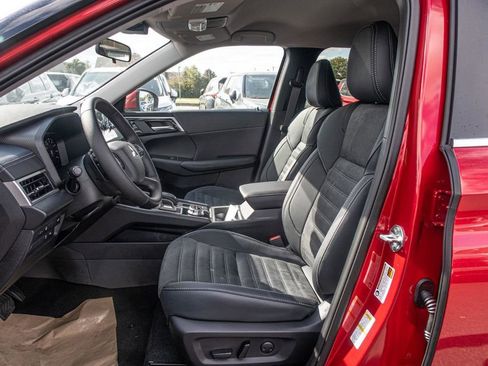 New 2025 Mitsubishi Outlander 4WD Plug-In Hybrid image 28