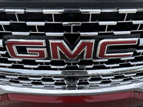 Certified 2022 GMC Acadia Denali w/ Denali Ultimate Package AWD/4WD image 32