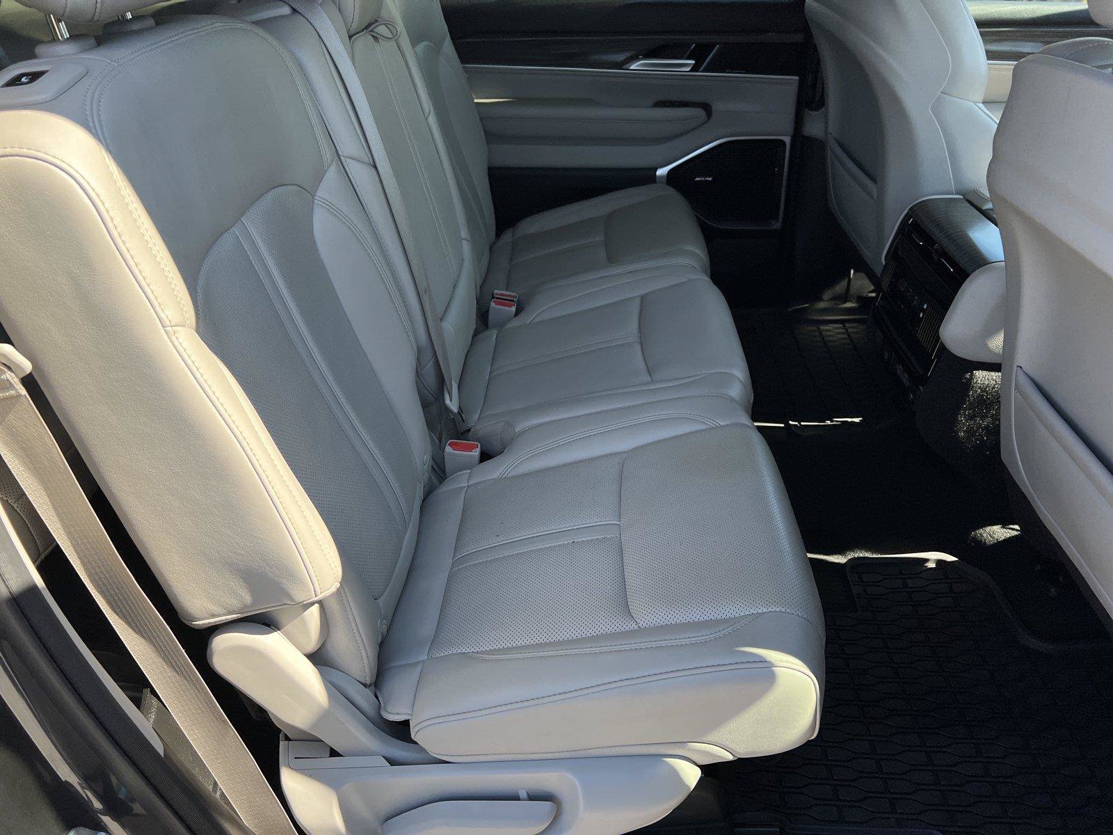 Used 2024 Jeep Wagoneer L Series II w/ Flexible Seating Group RWD image 27