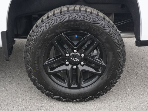 New 2026 Chevrolet Silverado 1500 Custom Trail Boss w/ LPO, Dark Essentials Package image 11