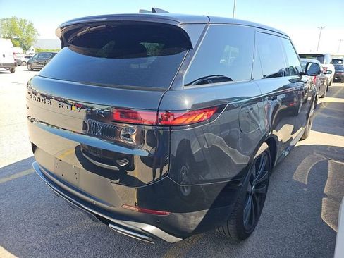Used 2025 Land Rover Range Rover Sport SE AWD/4WD image 4