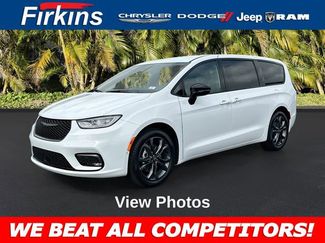 New 2026 Chrysler Pacifica Select video 1