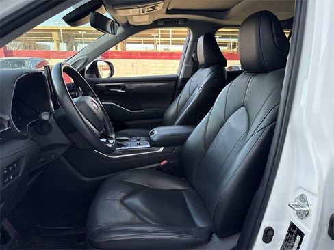 Used 2023 Toyota Highlander Limited image 30