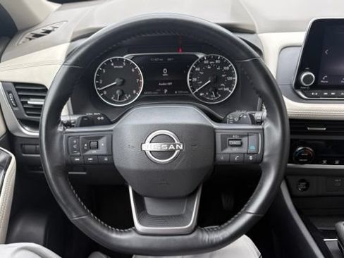 Used 2025 Nissan Rogue SV AWD/4WD image 13