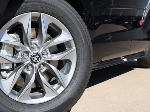 New 2026 Toyota Sienna XLE image 13