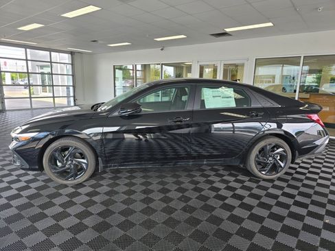 New 2026 Hyundai Elantra SEL FWD image 6