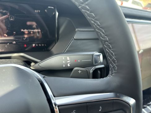 New 2025 GMC Acadia Elevation image 24