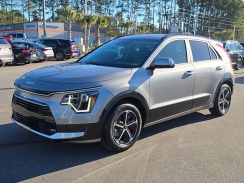 Used 2025 Kia Niro SX image 1