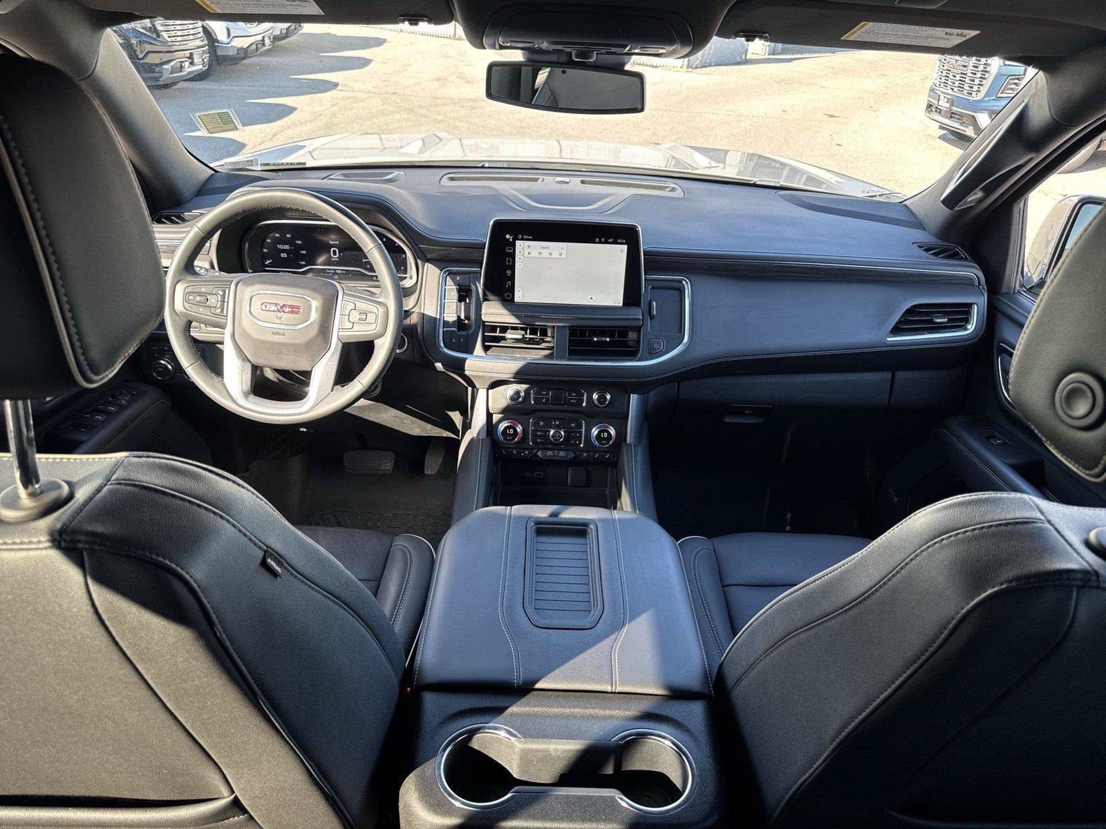 Used 2023 GMC Yukon SLT w/ SLT Luxury Package AWD/4WD image 10