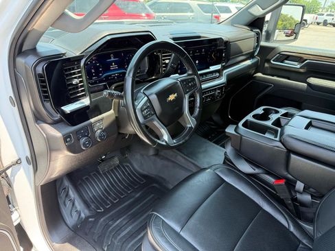 Used 2025 Chevrolet Silverado 2500 LT w/ Convenience Package AWD/4WD image 14