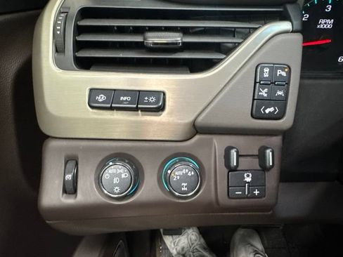 Used 2017 GMC Yukon Denali AWD/4WD image 45