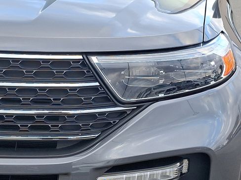 Used 2022 Ford Explorer XLT w/ Equipment Group 202A image 9