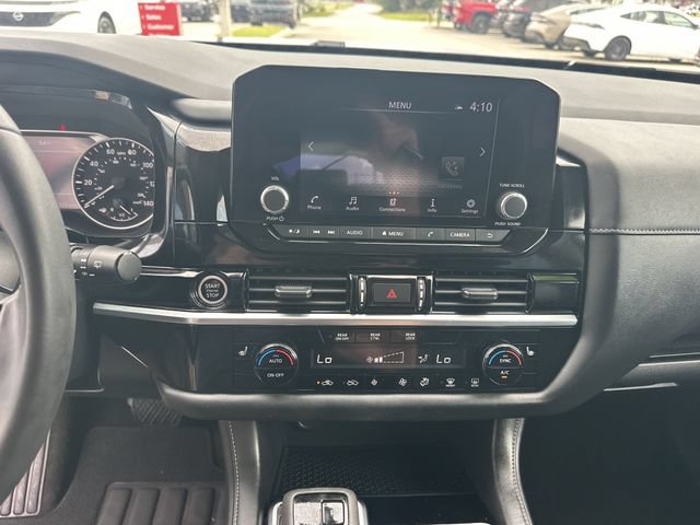 Certified 2024 Nissan Pathfinder SV FWD image 16