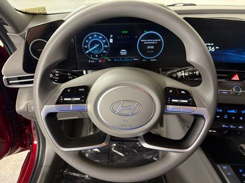 Used 2024 Hyundai Elantra Blue image 19