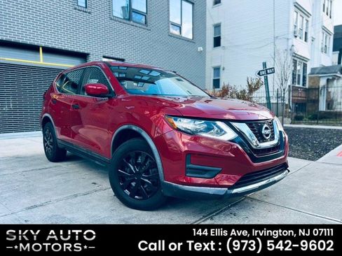 Used 2017 Nissan Rogue S image 3