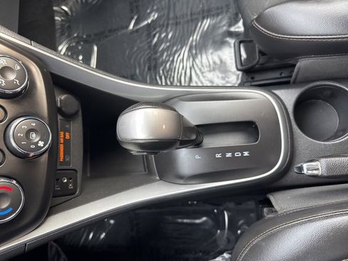 Used 2022 Chevrolet Trax LT w/ LT Convenience Package image 25