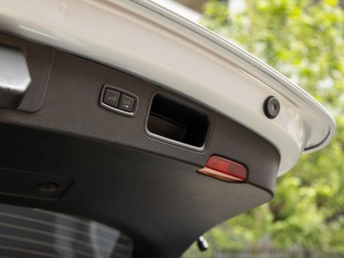 Certified 2026 Porsche Macan AWD/4WD image 30