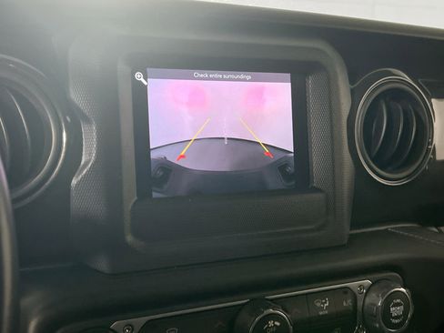 Used 2022 Jeep Gladiator Sport image 13