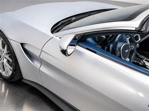 Used 2023 Aston Martin V8 Vantage Roadster image 43