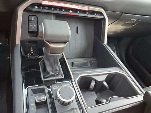Used 2025 Toyota Tundra Limited AWD/4WD image 27