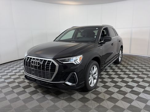 Used 2025 Audi Q3 2.0T Premium AWD/4WD image 2