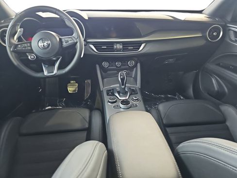 Used 2024 Alfa Romeo Stelvio Veloce image 9