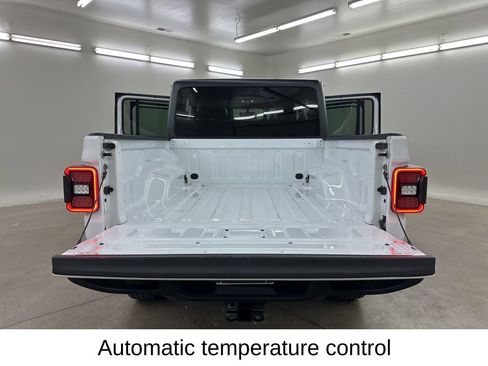 Used 2020 Jeep Gladiator Overland image 26