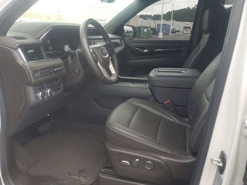 Used 2024 GMC Yukon Denali image 13