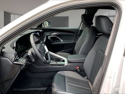 Used 2025 Audi Q5 Premium w/ Convenience Package AWD/4WD image 21