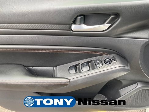 Used 2022 Nissan Altima 2.5 SR w/ Midnight Edition Package FWD image 12