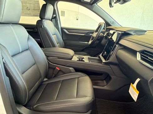 New 2026 GMC Acadia Elevation w/ Black Edition FWD image 28