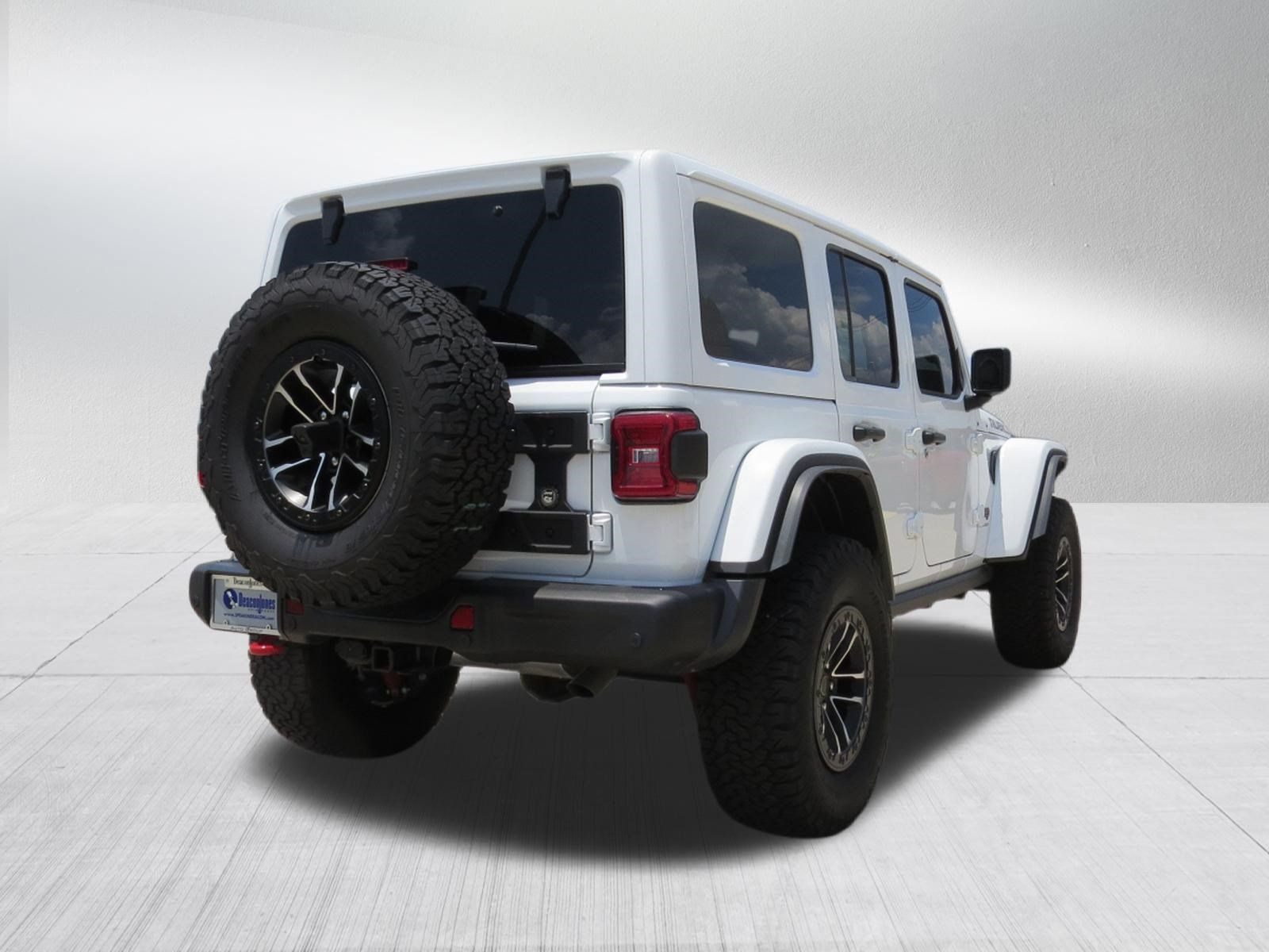 Used 2026 Jeep Wrangler Unlimited Rubicon AWD/4WD image 3